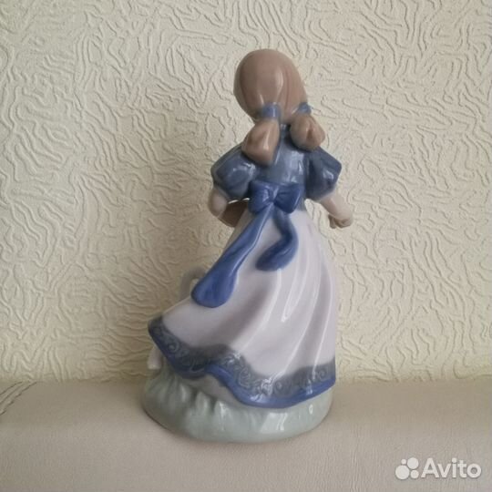 Фарфоровые и керамические статуэтки