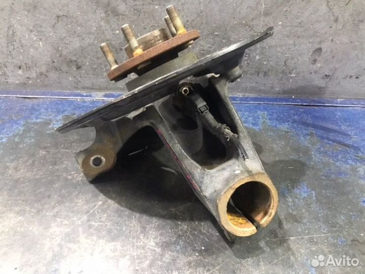 Ступица передняя левая Ford Focus 3 CB8