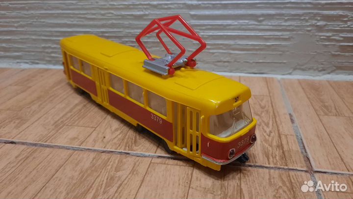 Игрушка автобус трамвай