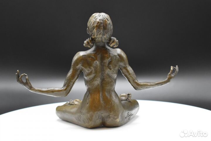 Бронзовая статуэтка 