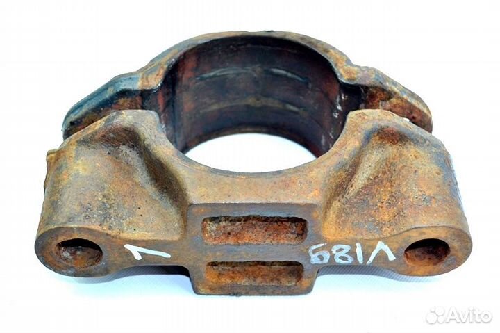 Кронштейн стабилизатора, ведущего моста, левый ниж