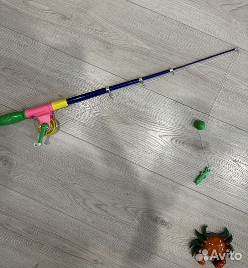 Детская рыбалка со спиннингом