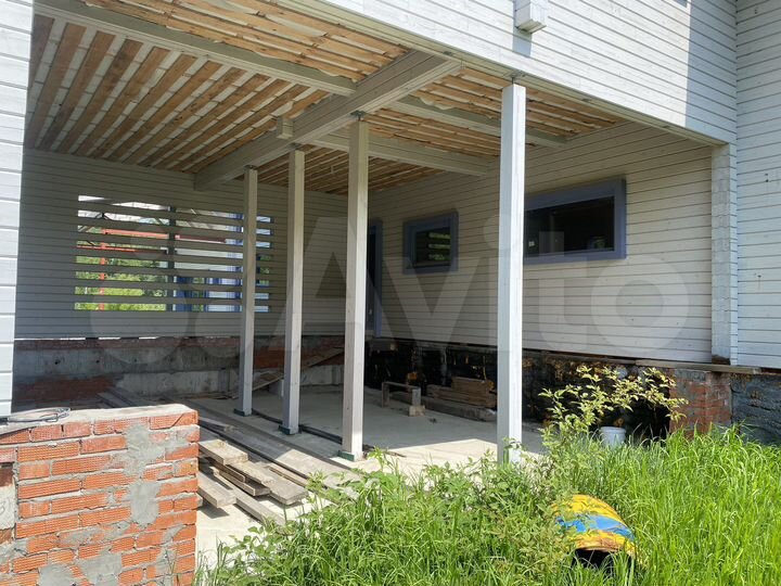 Коттедж 823,1 м² на участке 20 сот.