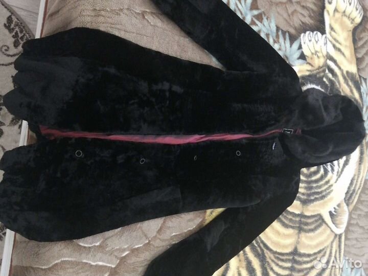 Шуба мутоновая с норковым капюшоном