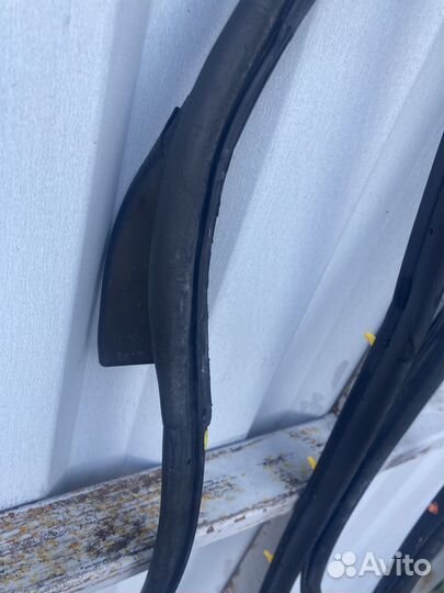 Уплотнитель передней правой двери hyundai creta