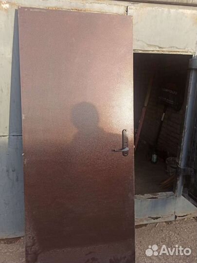 Металлическая дверь бу сняли с магазина