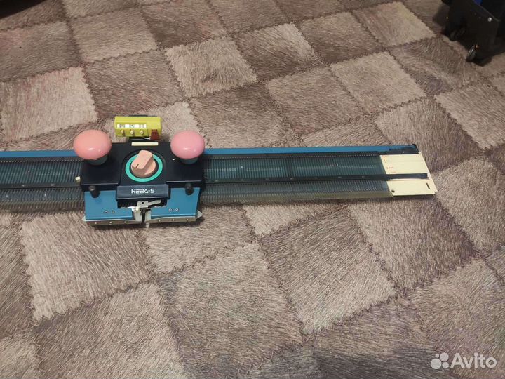 Вязальная машинка нева 5