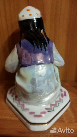 Статуэтка. Фарфоровая фигурка 