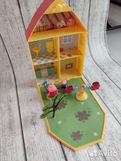 Домики, машинки свинки Пеппы и др.из мультика