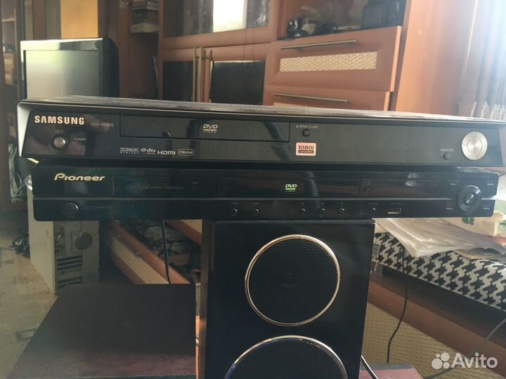 Два DVD-плеера: Pioneer и Samsung
