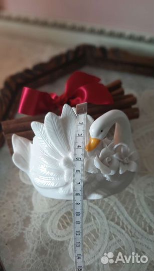 Фарфоровая конфетница, салфетница лебедь/ новая
