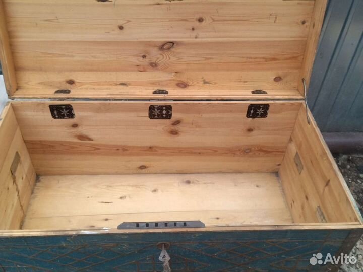 Сундук деревянный старинный
