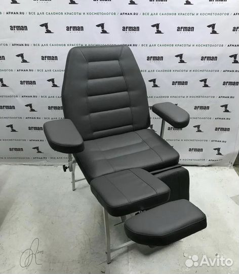 Педикюрно-косметологическое кресло новое