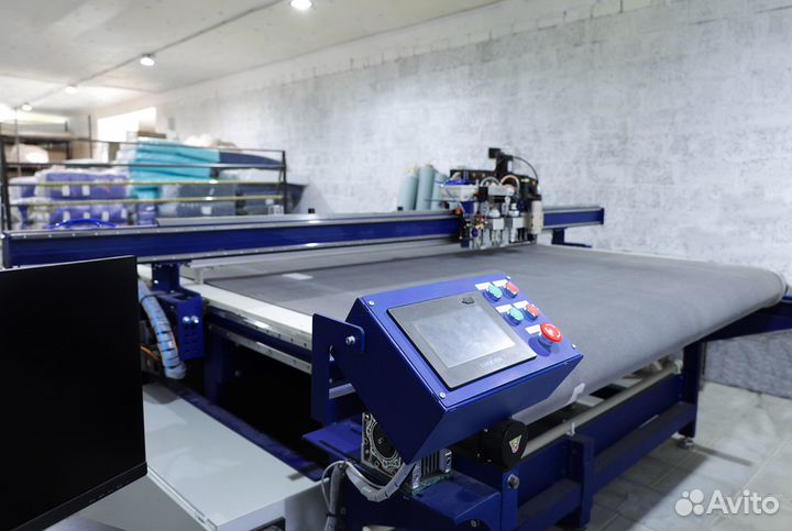 Плоттерная резка на планшетном режущем плоттере