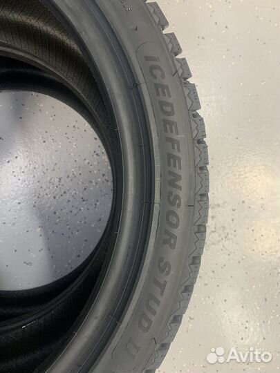 Grenlander Icedefensor Stud II 245/40 R18 97T