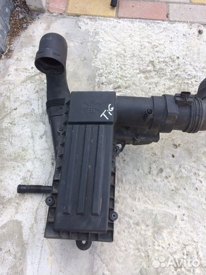 Корпус воздушного фильтра Тигуан Пассат Б7