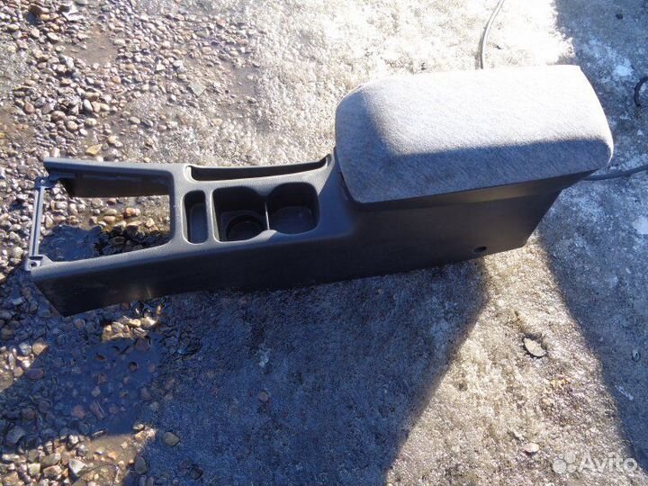 Бардачок между сиденьями Nissan Primera QP11