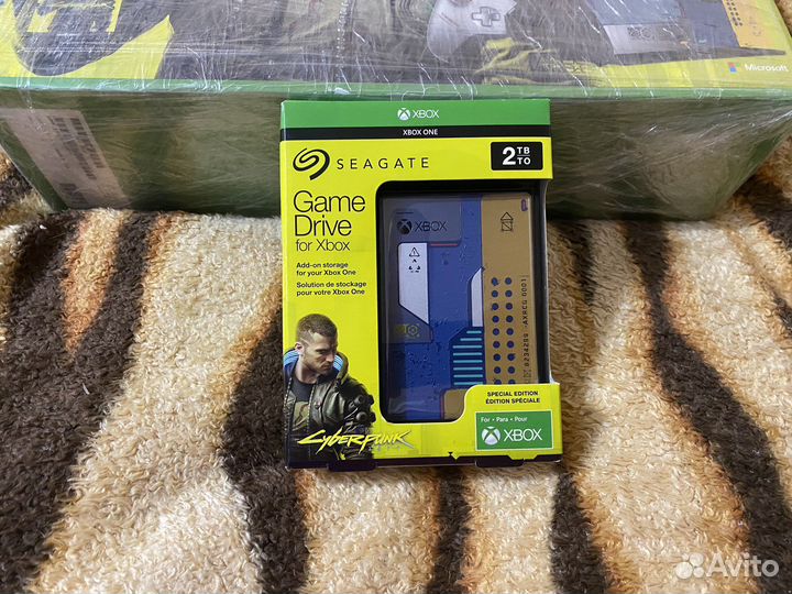 Xbox One X 1TB + Cyberpunk 2077 Limited Edition