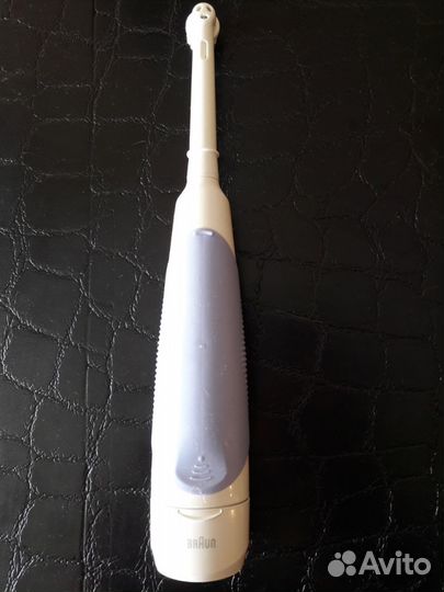 Электрическая зубная щётка Braun 4739
