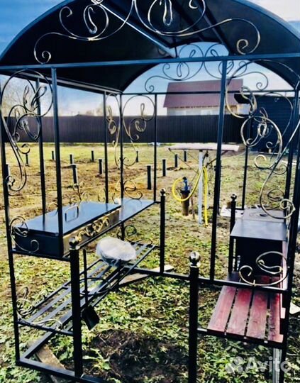 Мангал с крышей