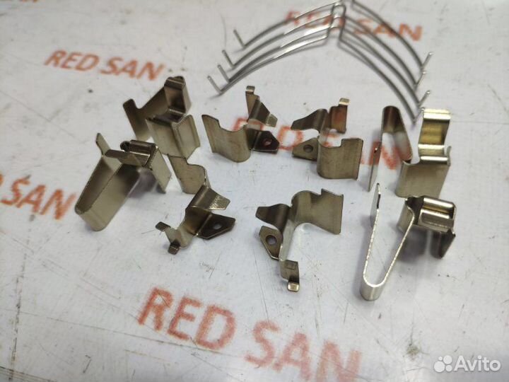 Зажим тормозных колодок передний Toyota Town Ace