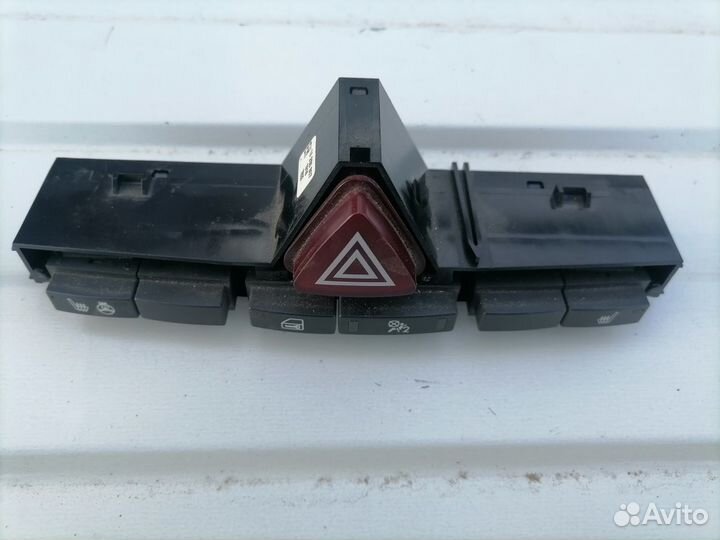 Кнопка аварийной сигнализации Opel Corsa D