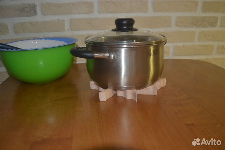 Подставка под горячую посуду. новая