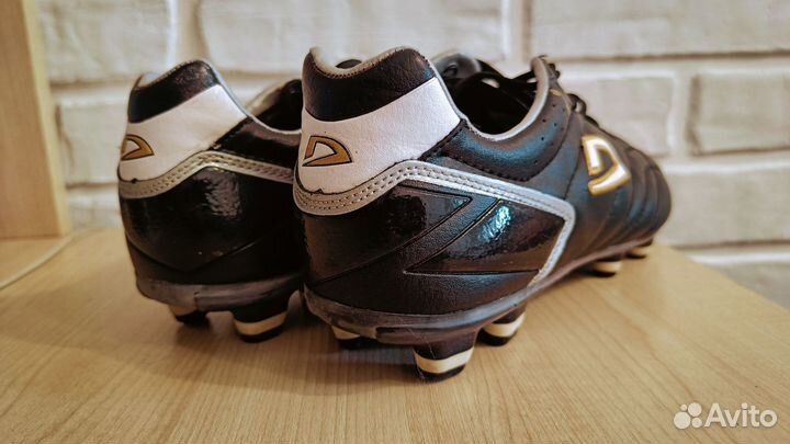 Бутсы футбольные