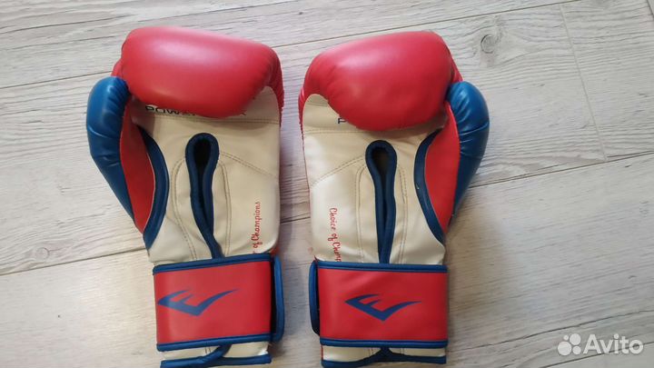 Боксерские перчатки