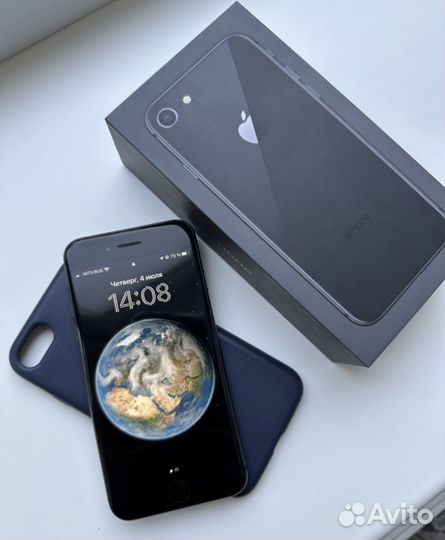 iPhone 8, 64 ГБ