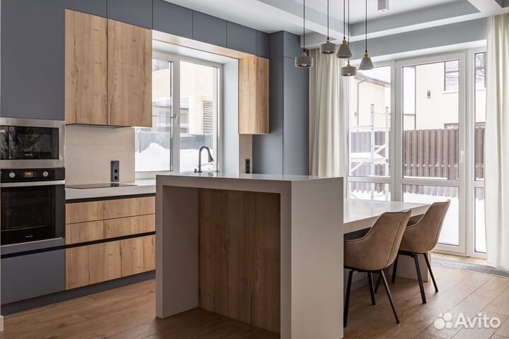 Кухня светлая с островом