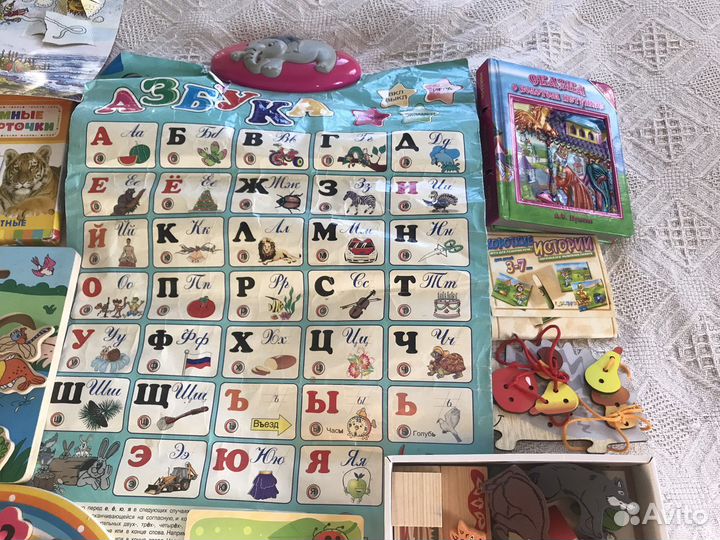 Огромное количество детский пособий и игрушек