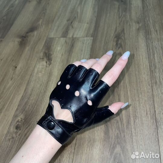 Перчатки с сердечком