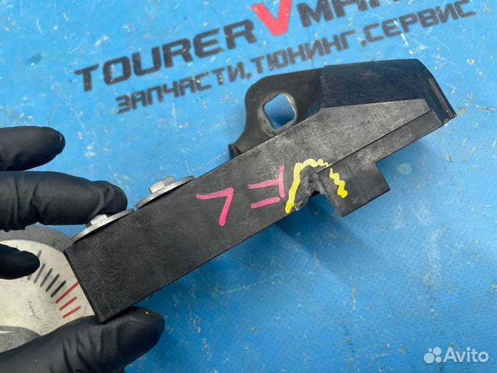 Крепление фары переднее левое Mercedes-Benz