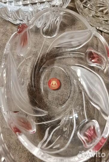 Хрустальные вазы и салатницы