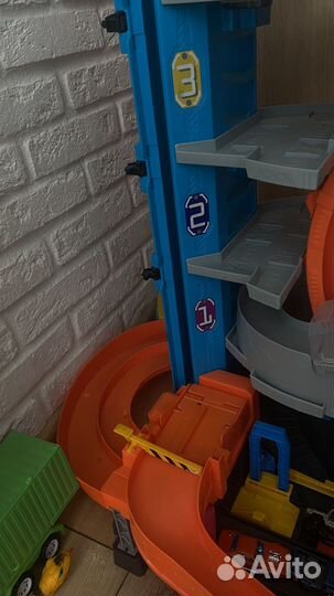 Гараж Hot Wheels Shark Ultimate (Mega)