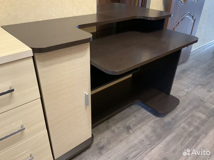 Письменный стол