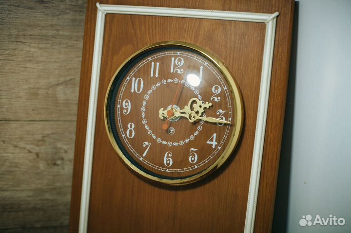 Советские Кварцевые Часы Настенные Янтарь СССР