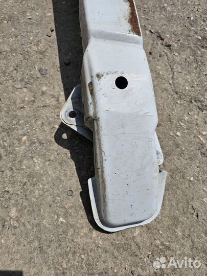 Усилитель бампера Opel Movano