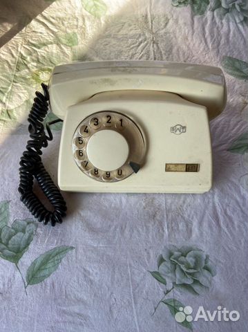 Старый телефонный аппарат