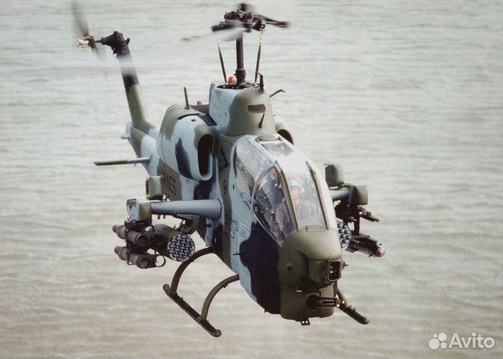 Сборная модель вертолета AH-1W Super Cobra