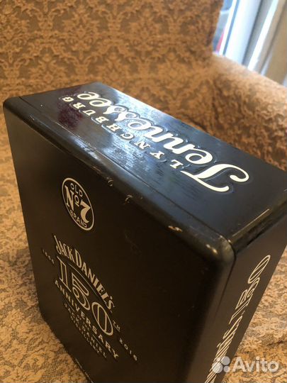 Металлическая коробка от виски