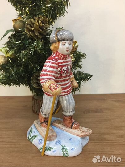 Ярославская майолика лыжник