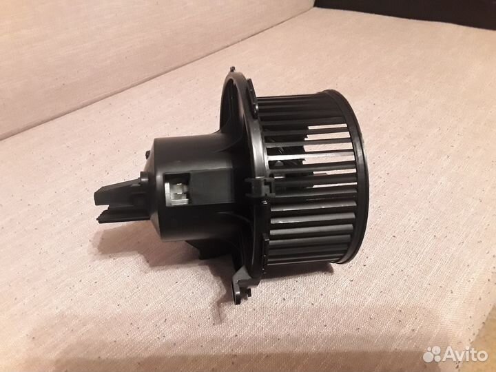 Мотор печки Zafira b. KHF104 kortex