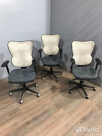 Компьютерное кресло сеткой