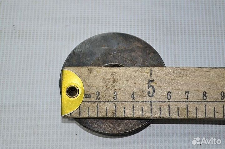 Крышка шкворня поворотного кулака, переднего моста