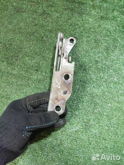 Петля капота правая Hyundai Sonata