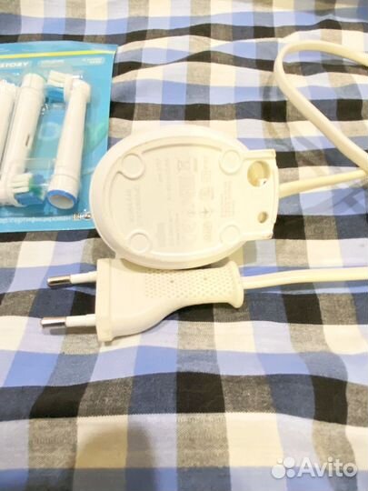 Электрическая зубая щетка Oral- B(2 штуки)