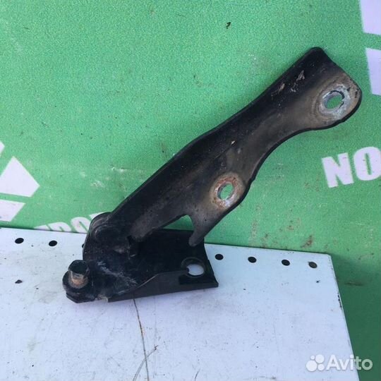 Петля капота Митсубиси Галант 9