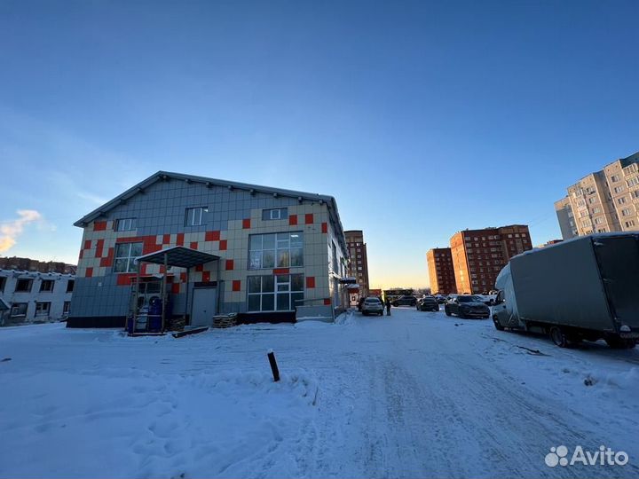 Торговый центр с арендаторами в жилом массиве